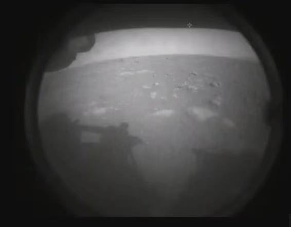 美国又一辆核动力火星车成功着陆，还带了直升机