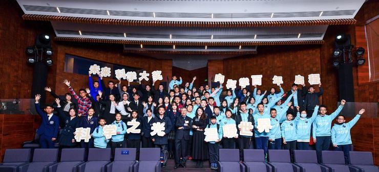 追星就追科学家:科大讯飞为青少年教育“点燃一把火”