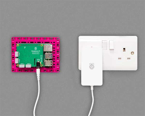 树莓派最新扩展版Raspberry Pi Build HAT兼容乐高电机和传感器