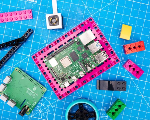 树莓派最新扩展版Raspberry Pi Build HAT兼容乐高电机和传感器