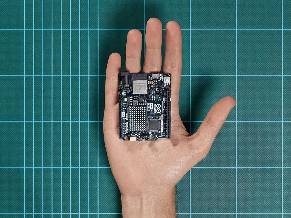 带ESP32-S3的Arduino UNO R4开发板终于上市开卖了！