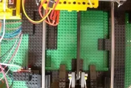 教您用乐高积木组装一台功能完整的3D打印机