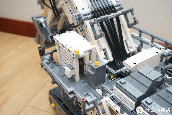 乐高机械组42100 利勃海尔R 9800挖掘机