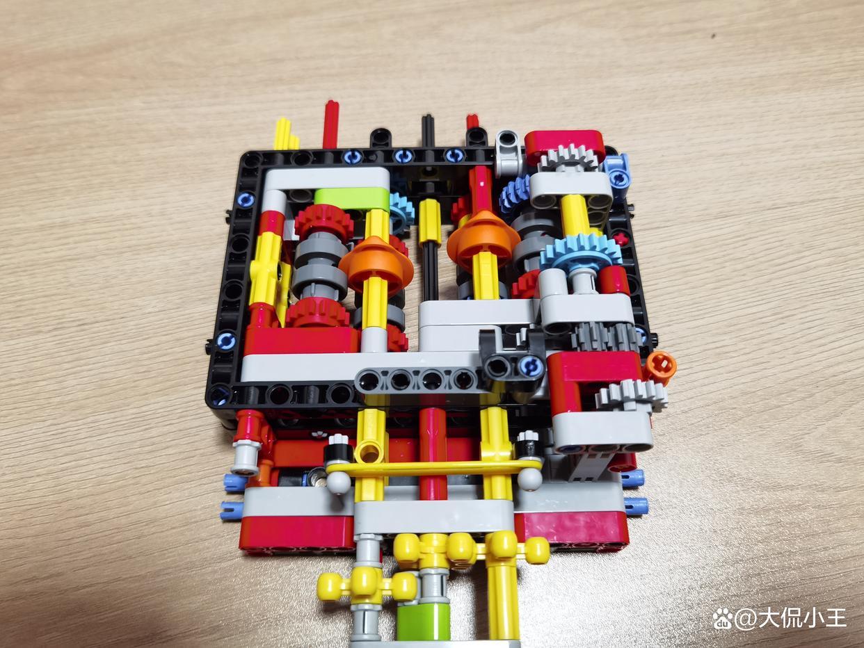 乐高机械组42143法拉利Daytona SP3测评