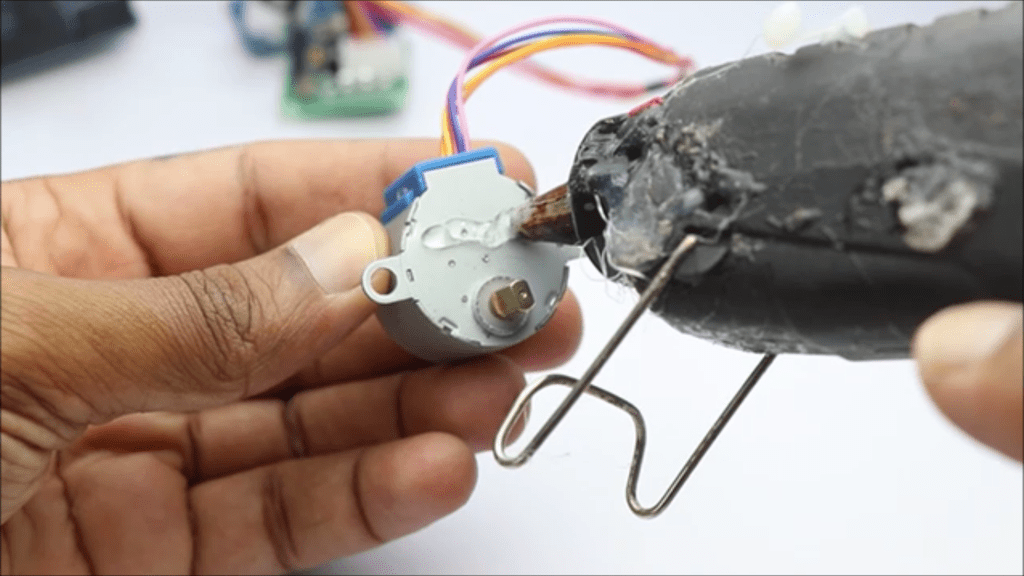 简易自动喂鱼器